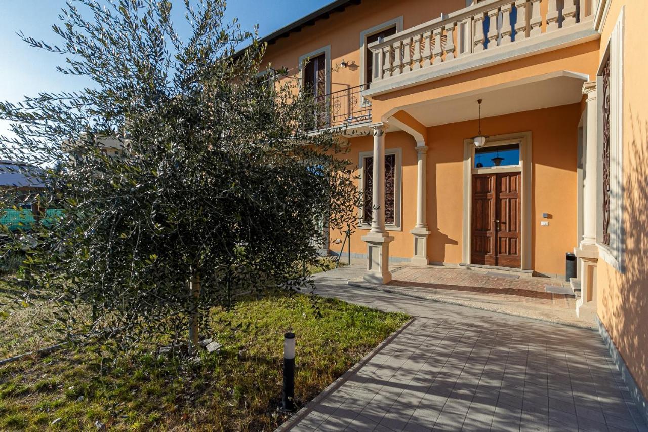 Al 33 Di Via Roma - Apartments Cardano Al Campo Exterior photo